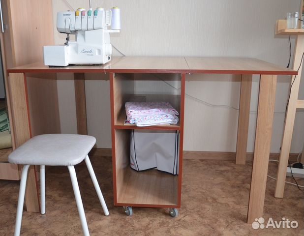 Стол для шитья и кройки и шитья Стол для шитья и кройки и шитья