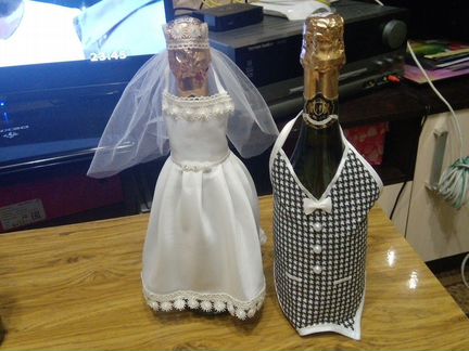 Украшения на свадебное шампанское