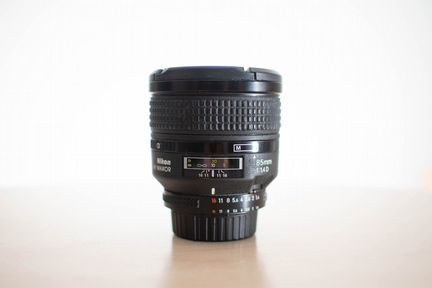 Nikkor 85mm f/1.4D Nikon F
