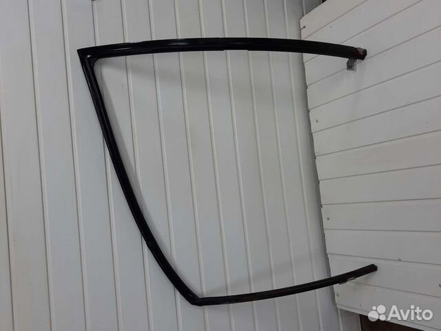 Передний левый уплотнитель стекло на Ниссан Альмер