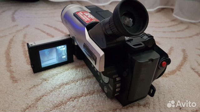 Видеокамера Hitachi VM-H768LE