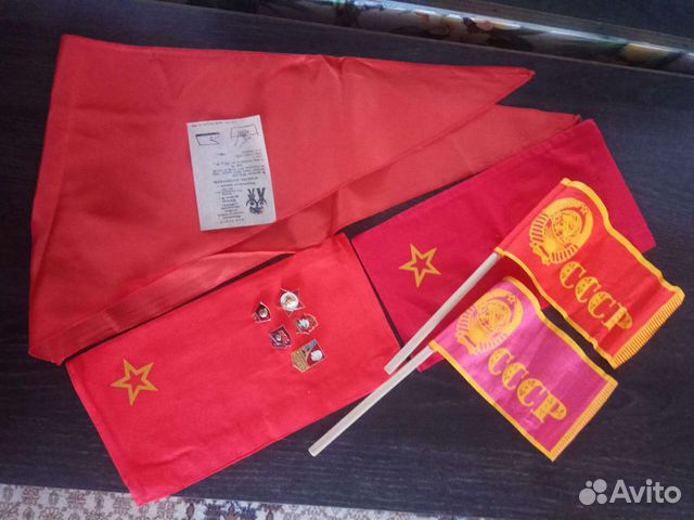 Пионерские пилотки, галстуки, значки, флажки СССР