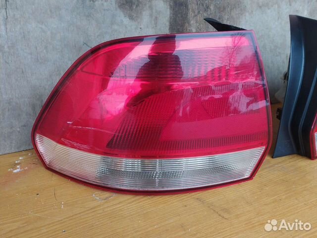 Задний левый фонарь volkswagen polo 2014 год
