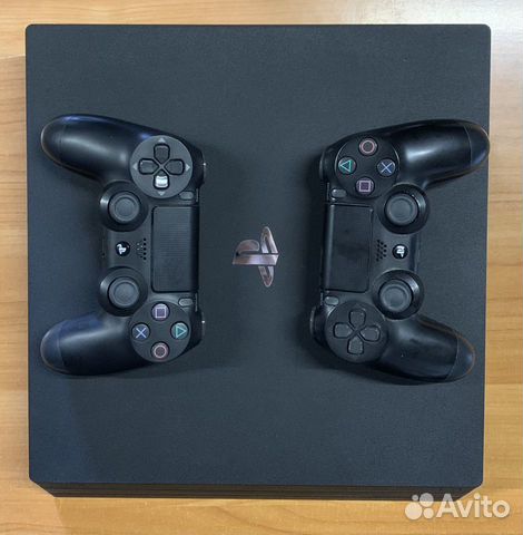 PS4 Pro 7008 + 2 джоя + 3 диска