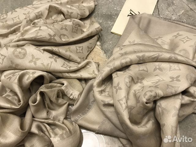 Женский платок Louis Vuitton бежевый с люрексом Женский платок Louis Vuitton бежевый с люрексом