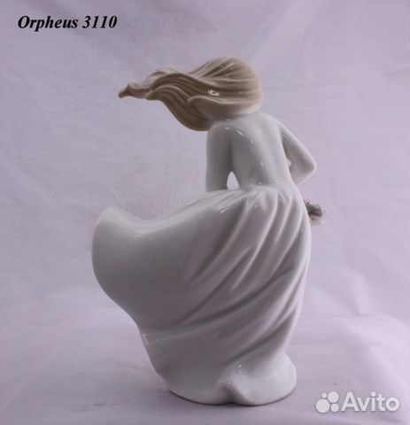 Девушка с цветами - фарфор,фигурка ru039 Девушка с цветами - фарфор,фигурка ru039