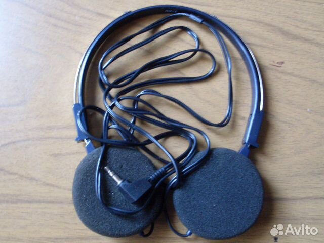 Стерео наушники британской авиакомпании