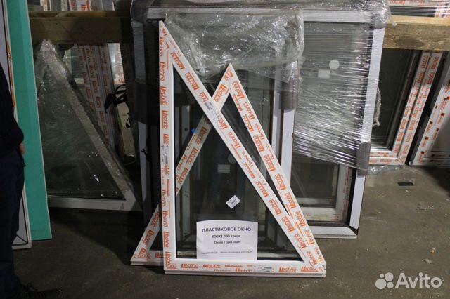 Готовое пластиковое окно треугольное