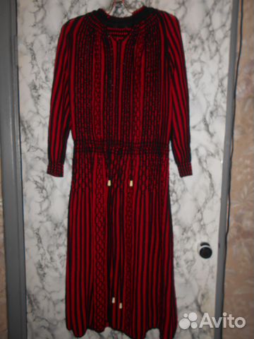 Платье 54-56 размера, бордовое с черной вышивкой