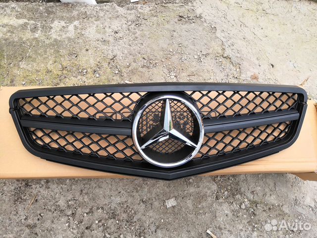 Решётка радиатора Mercedes W204 C63 Решётка радиатора Mercedes W204 C63