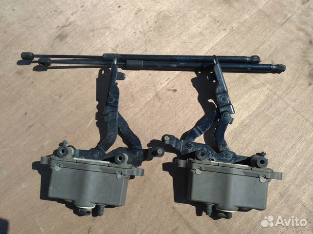 Петля капота Mercedes W212 W204 W218 C207 В сборе Петля капота Mercedes W212 W204 W218 C207 В сборе