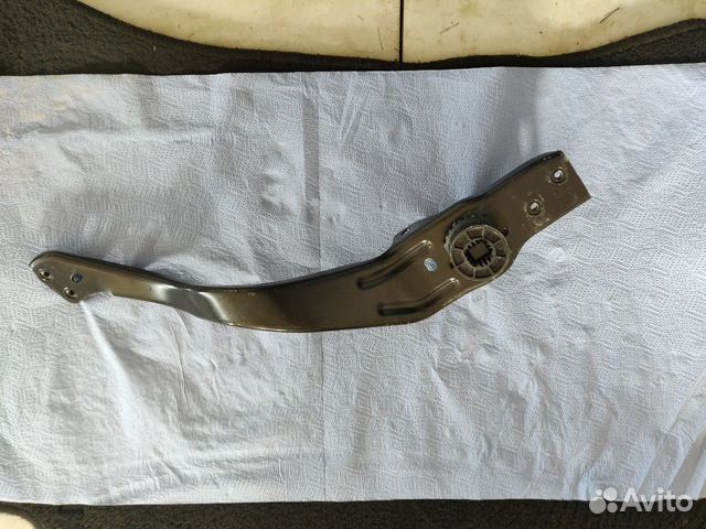Кронштейн на Мерседес-212620027