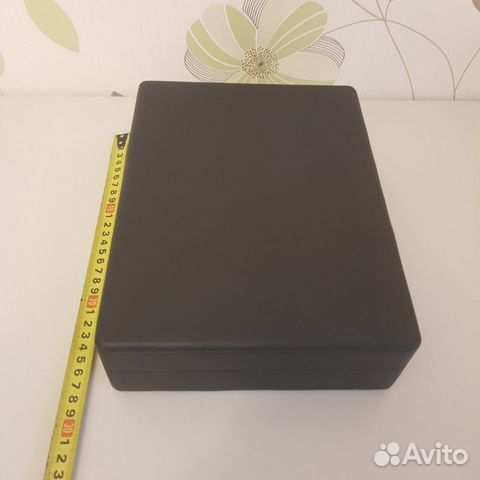 Коробка из кожи для комплекта украшений колье