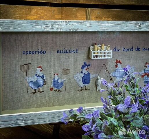 Картина вышитая крестиком «Курочки в тельняшках»