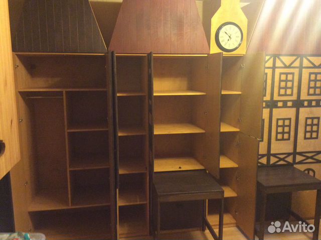 Шкаф с выдвижными столами