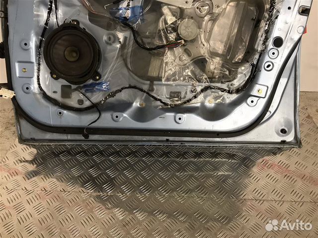 Дверь передняя правая Mitsubishi Grandis NA 2.4