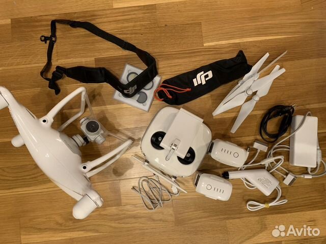Квадрокоптер DJI Phantom 4