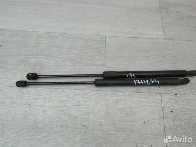 Амортизаторы багажника 4L0827552F Audi Q7 (4L) 200 Амортизаторы багажника 4L0827552F Audi Q7 (4L) 200