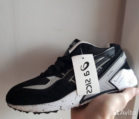 Кроссовки Asics