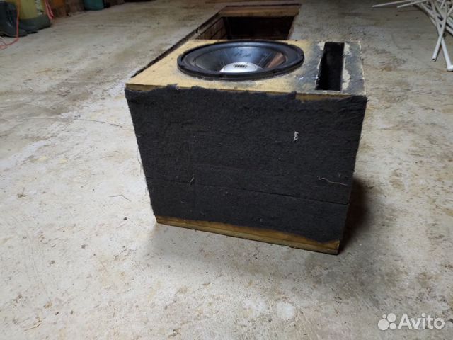 Саб JBL