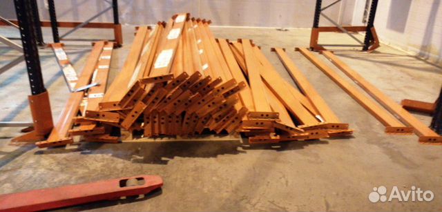 Многоуровневые металлические стеллажи