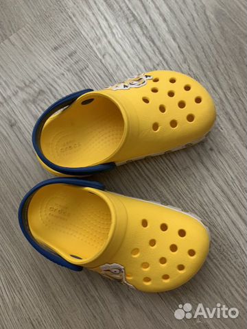 Детские желтые сабо Crocs