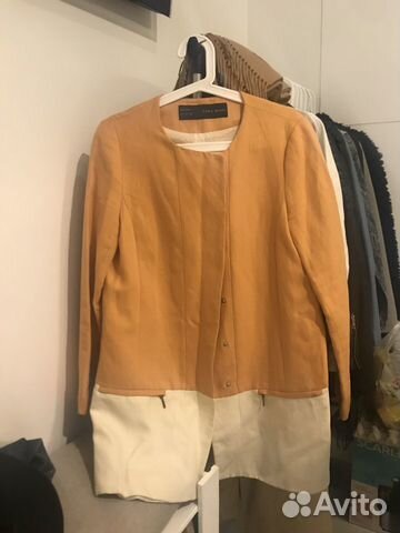 Оранжевое пальто Zara