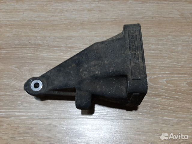 Кронштейн двигателя правый Mercedes-Benz Vito W639