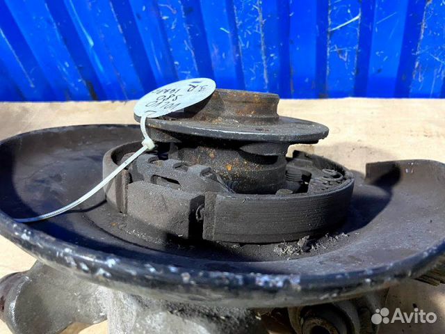 Кулак задний правый Volvo S80 I B6304S 1999 Кулак задний правый Volvo S80 I B6304S 1999
