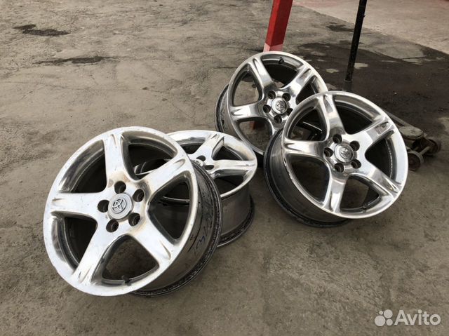 Оригинальные хромированные литые диски Toyota R17