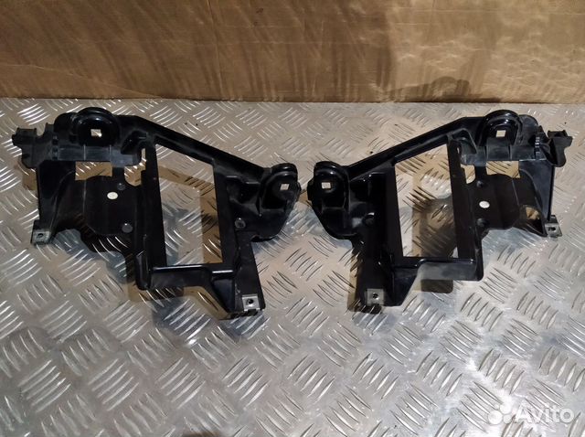 Кронштейн крепления фары левый правой bmw x5 e53 Кронштейн крепления фары левый правой bmw x5 e53