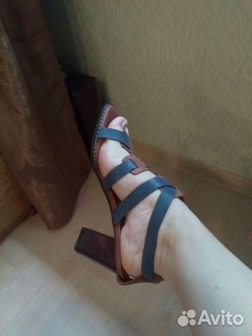 Новые кожаные босоножки Новые кожаные босоножки