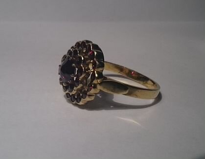 Кольцо с гранатом 