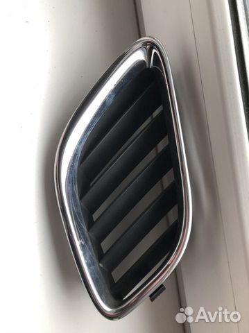 Ноздря решетки радиатора правая