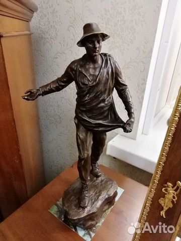 Бронзовая статуэтка Сеятель подписная старинная