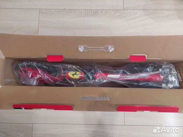 Самокат ferrari запакованный
