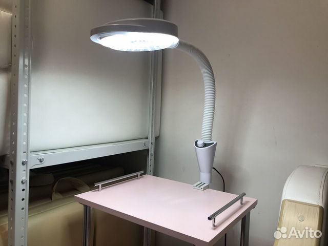 Лампа-лупа на струбцине