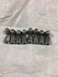 Гайки крепления колес