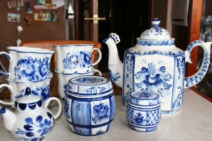 Гжель, чашки, банки, вазочки, чайницы