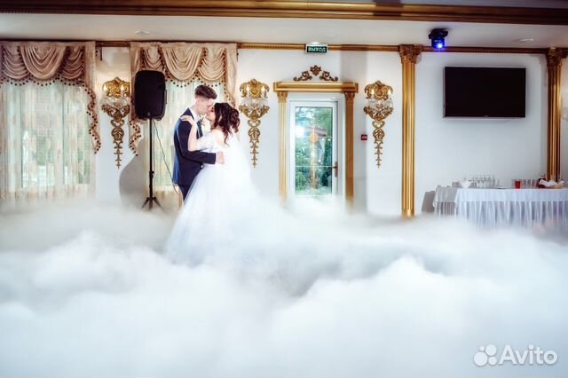 Тяжелый дым, фонтаны, горящие сердца, фейерверки