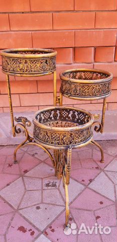 Кованая подставка для цветов