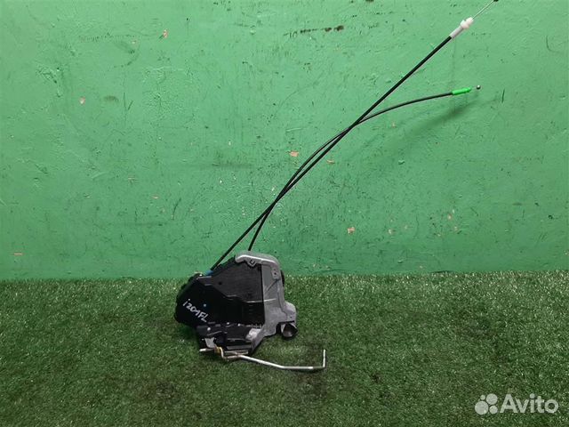 Замок двери передней левой Toyota Verso R2 2009