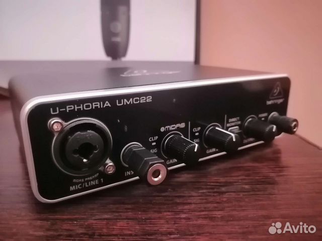 Звуковая карта behringer umc22