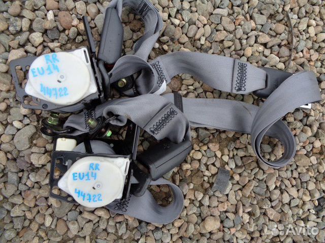 Ремень безопасности задний Nissan Bluebird EU14