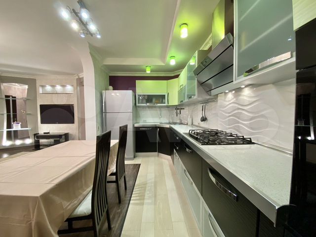 3-к. квартира, 87 м², 2/10 эт.