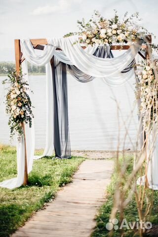 Деревянная свадебная арка