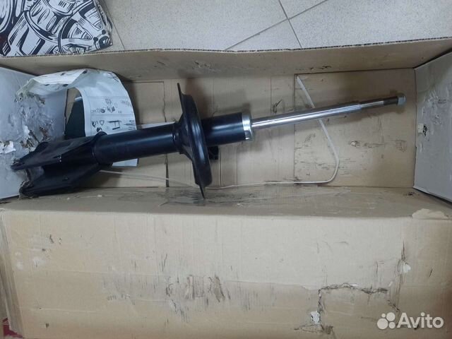 Передние амортизаторы KYB 333942