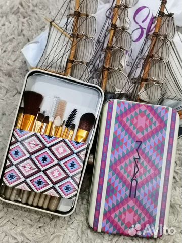 Набор кистей (Кисточек) для макияжа в футляре