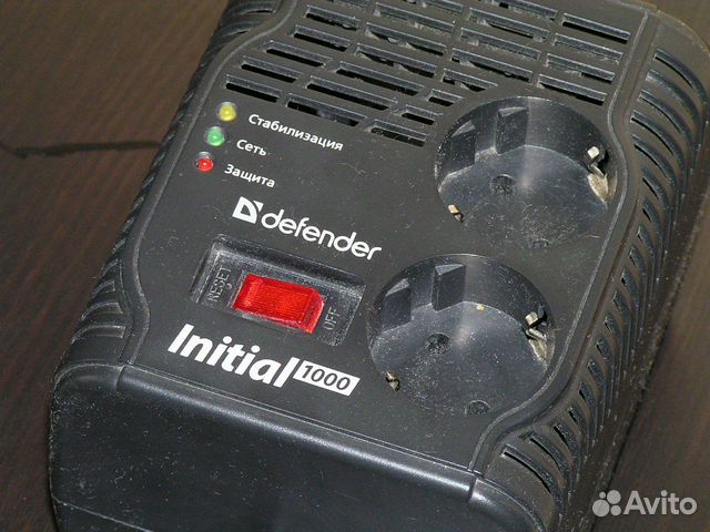 Avr initial. Стабилизатор напряжения Дефендер Инитиал 1000. Стабилизатор напряжения Defender initial 600