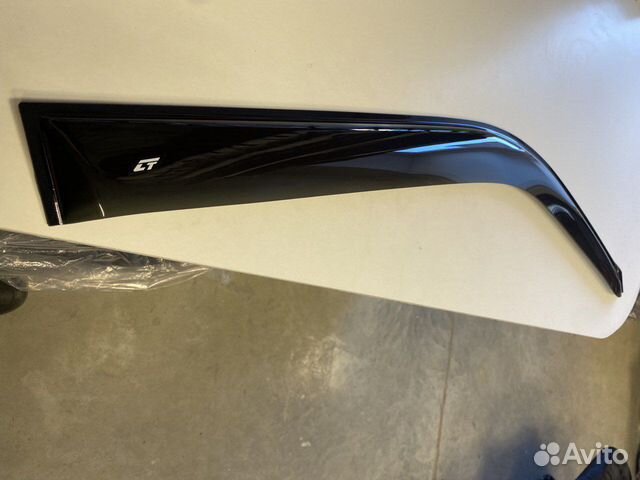 Ветровики на Mitsubishi Outlander 1